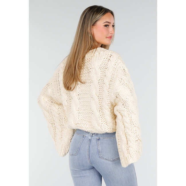 Cremefarbener, übergroßer, grob gestrickter Zopfmusterpullover mit langen Ärmeln