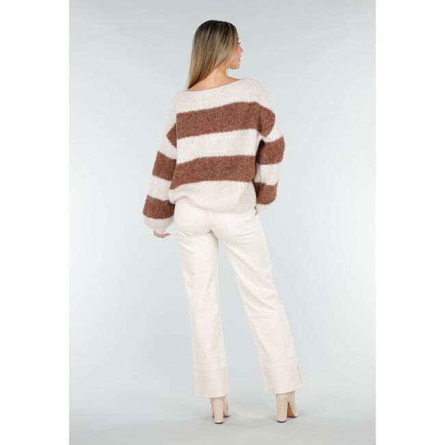 Gestreifter cremefarbener und brauner Wollpullover mit langen Ärmeln