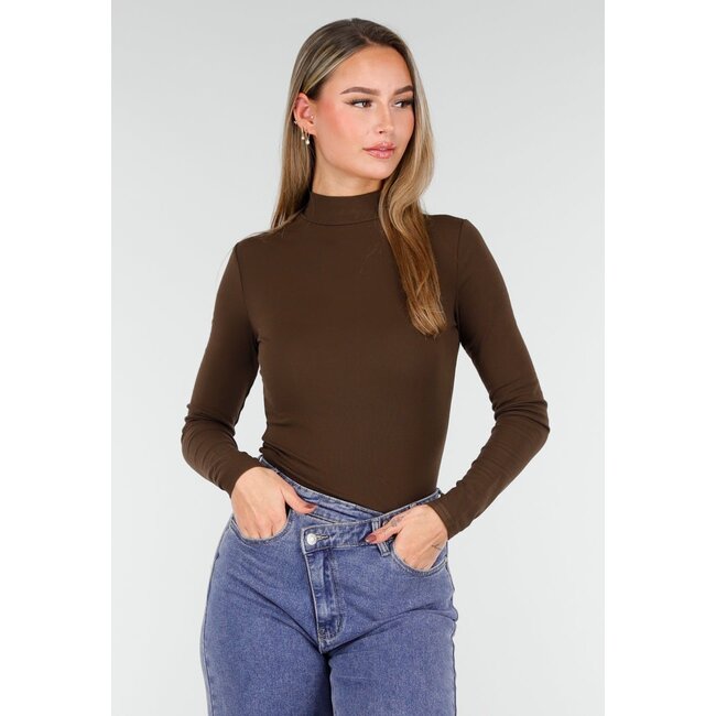 Braunes, weiches Stretch-Oberteil mit langen Ärmeln und Rollkragen