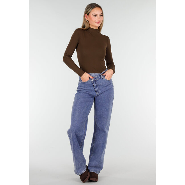 Braunes, weiches Stretch-Oberteil mit langen Ärmeln und Rollkragen