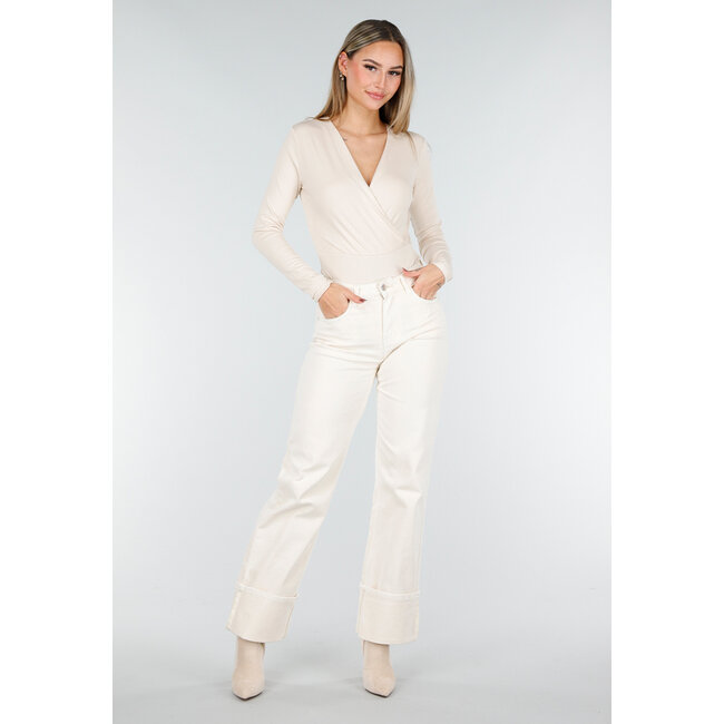 Cremefarbener Stretch-Body mit langen Ärmeln und V-Ausschnitt