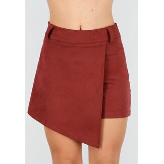 Roter Stretch-Skort aus Wildleder