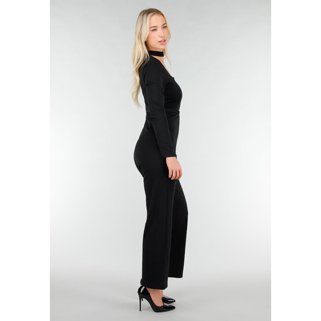 Schwarzer Cut-Out-Jumpsuit mit langen Ärmeln