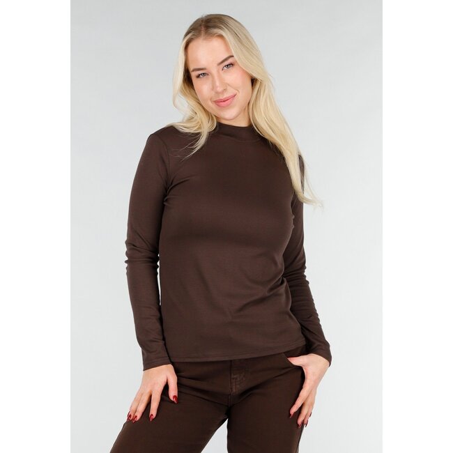 Braunes Oberteil mit langen Ärmeln und Rollkragen