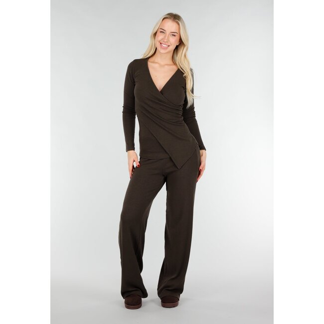 Braunes zweiteiliges Set mit langen Ärmeln