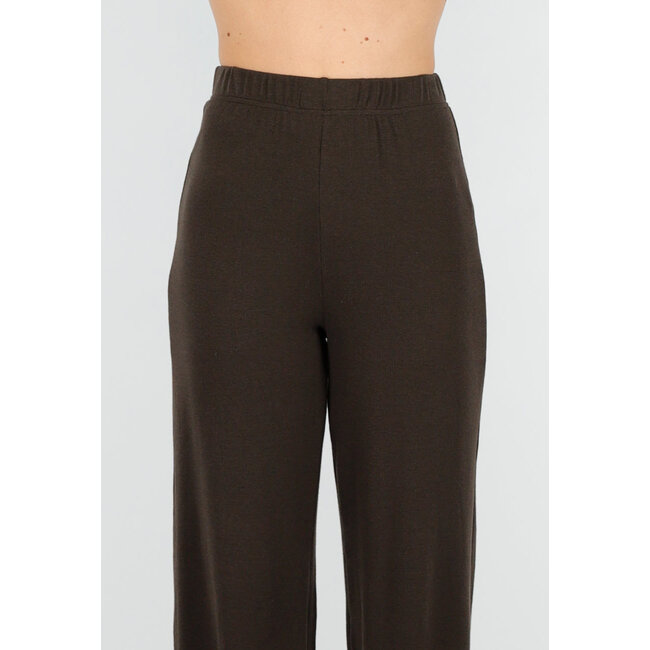 Braunes zweiteiliges Set mit langen Ärmeln