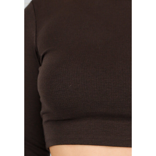 Braunes zweiteiliges Set mit Cut-Out