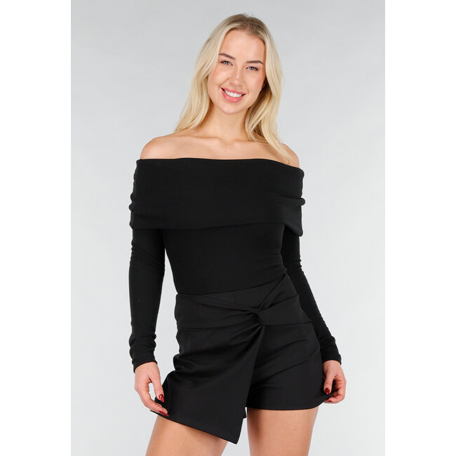 Schwarzes Off-Shoulder-Oberteil mit langen Ärmeln