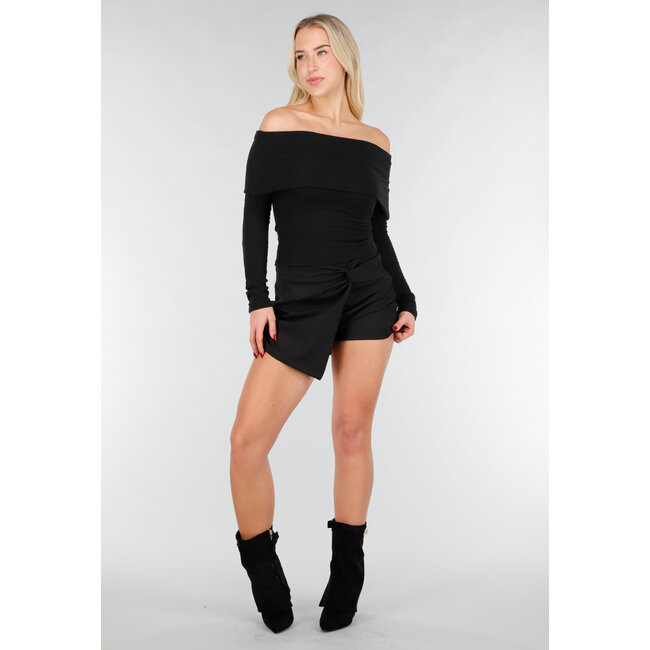 Schwarzes Off-Shoulder-Oberteil mit langen Ärmeln