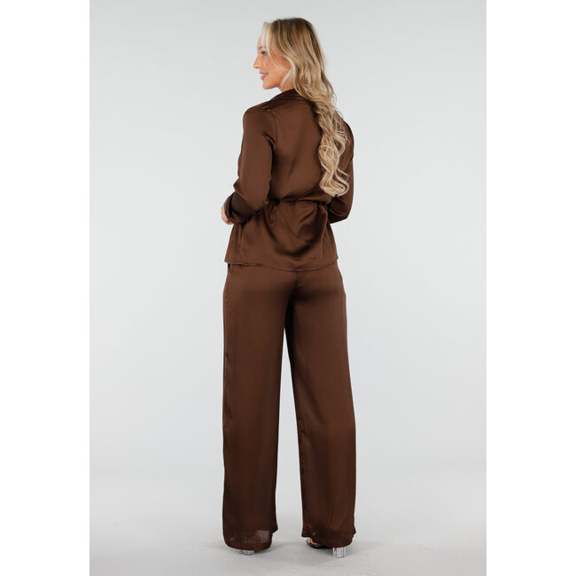 Braunes Set im Satin-Look mit Bluse und weit geschnittener Hose