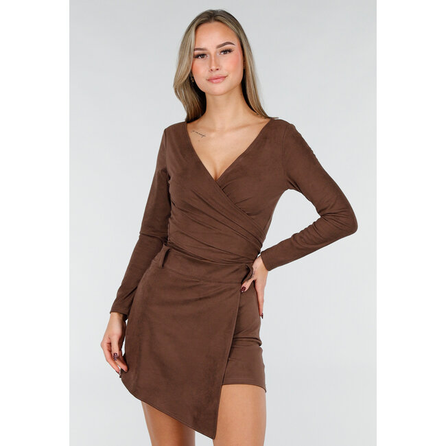 Brauner Wickeloberteil mit langen Ärmeln und dezenten Falten