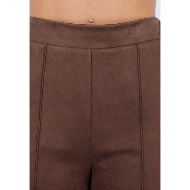 Braune Wildlederhose mit geradem Bein und Nahtdetails