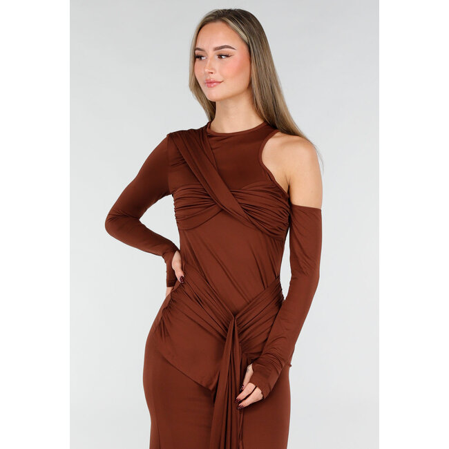 Braunes asymmetrisches Maxikleid mit Cut-Out und Drapierung