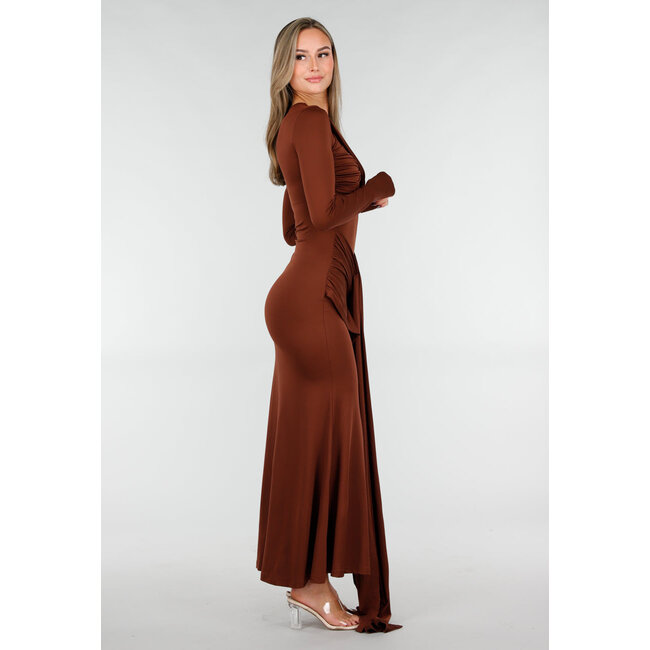 Braunes asymmetrisches Maxikleid mit Cut-Out und Drapierung