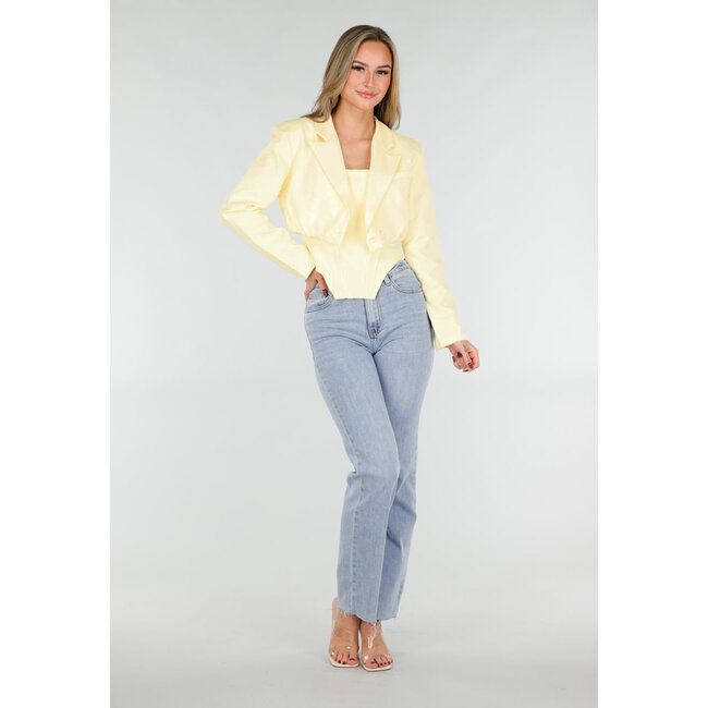 Buttergelbes Blazerset mit trägerlosem Oberteil