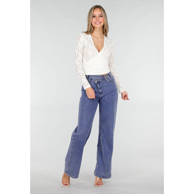 Weißes Spitzen-Wickeloberteil mit langen Ärmeln