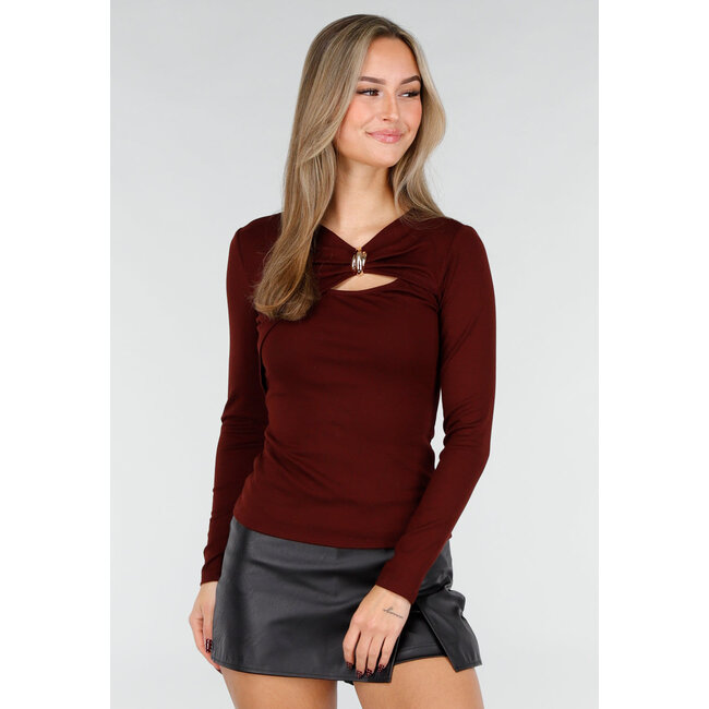 Bordeaux Top mit Cut-Out-Detail