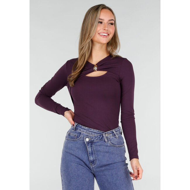 Lila Top mit Cut-Out-Detail