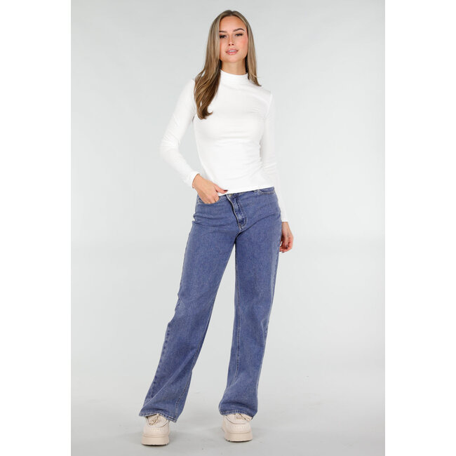 Weißes Oberteil mit Rollkragen und langen Ärmeln