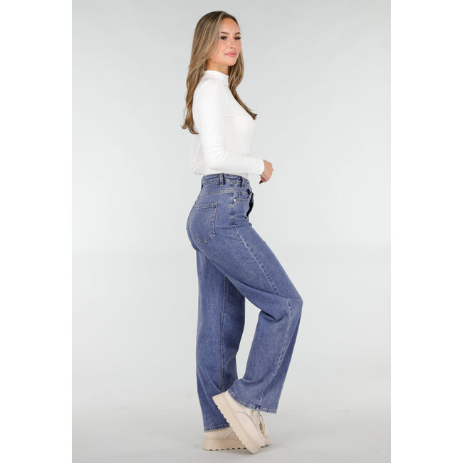 Weißes Oberteil mit Rollkragen und langen Ärmeln