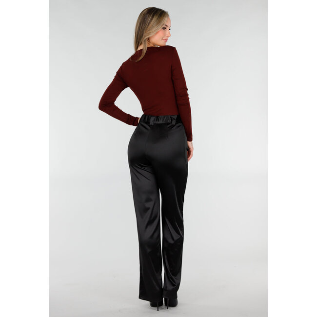 Bordeauxfarbener Wickelbody mit langen Ärmeln