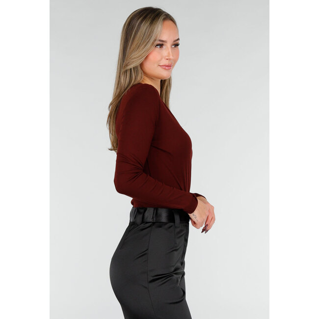 Bordeauxfarbener Wickelbody mit langen Ärmeln