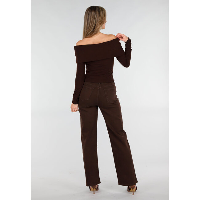 Braunes Off-Shoulder-Oberteil mit langen Ärmeln