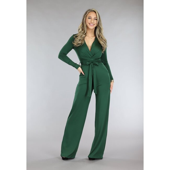 Grüner Jumpsuit mit weiten Hosenbeinen