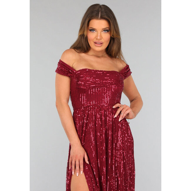 Bordeauxrotes Kleid mit Schulterbesatz