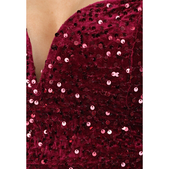 Burgunderfarbenes paillettenbesetztes Galakleid mit V-Ausschnitt