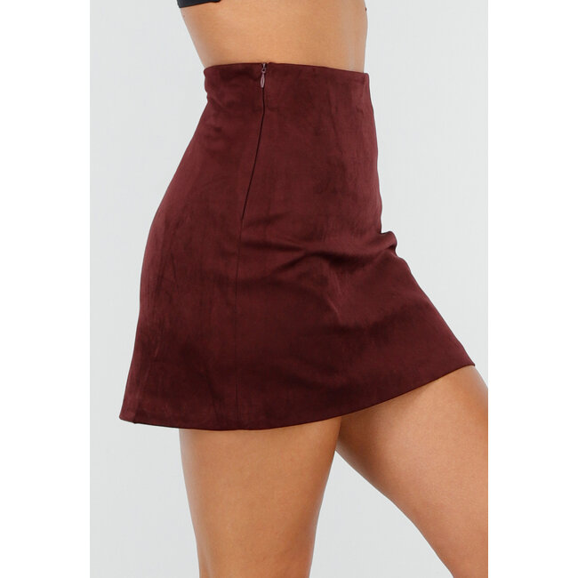Burgunderroter Rock in Wildlederoptik in Minilänge mit einfarbigem Muster