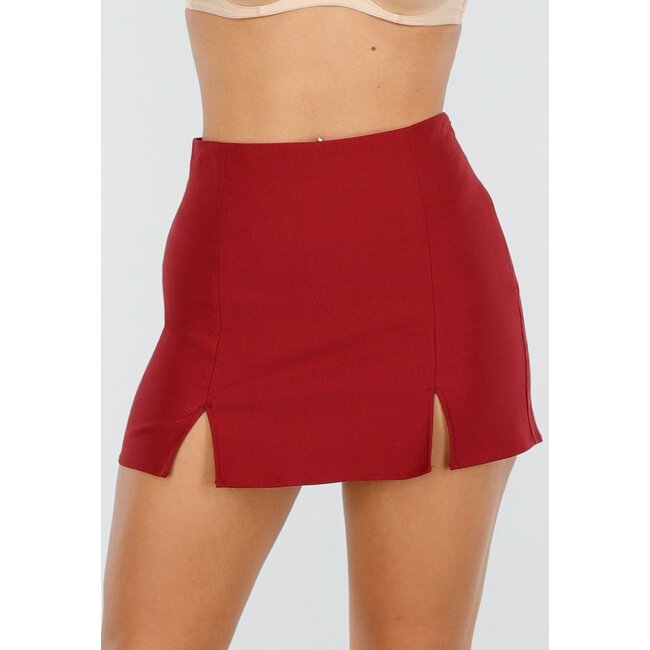 Bordeauxroter Skort mit Stretch und Schlitz