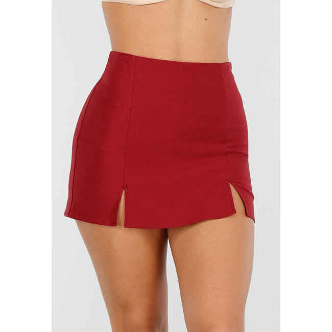 Bordeauxroter Skort mit Stretch und Schlitz
