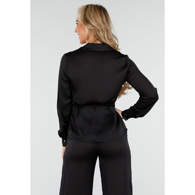 Schwarzes Set im Satin-Look mit Bluse und weit geschnittener Hose