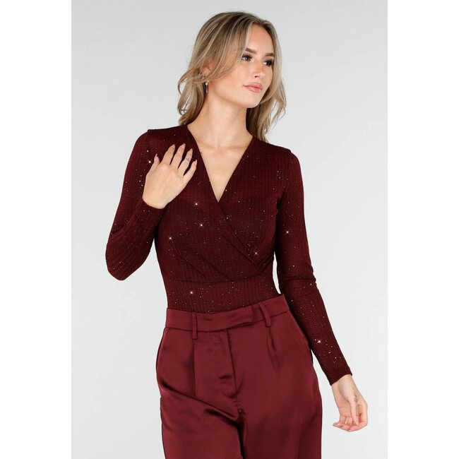 Bordeauxroter Glitzer-Body mit V-Ausschnitt und langen Ärmeln