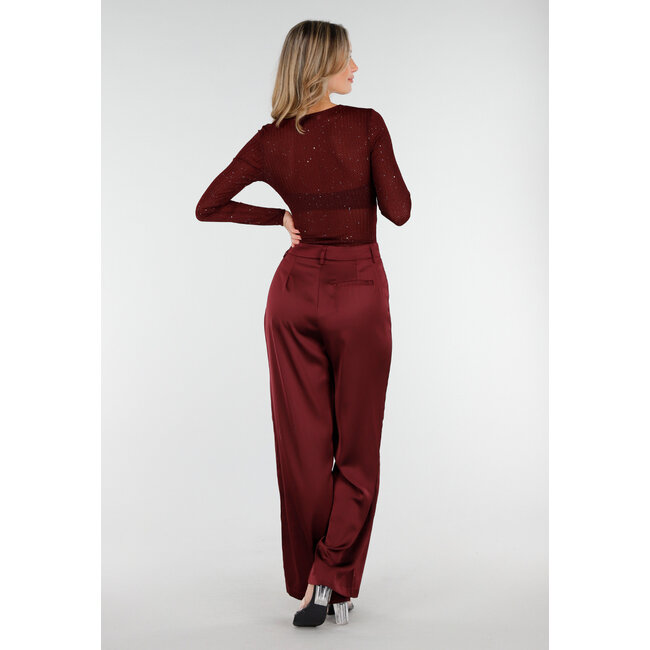 Bordeauxroter Glitzer-Body mit V-Ausschnitt und langen Ärmeln