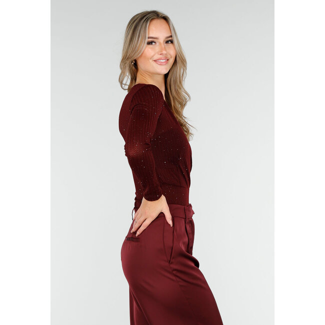 Bordeauxroter Glitzer-Body mit V-Ausschnitt und langen Ärmeln