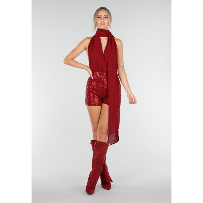 Bordeauxroter Pailletten-Playsuit mit offenem Rücken und Schleifendetail