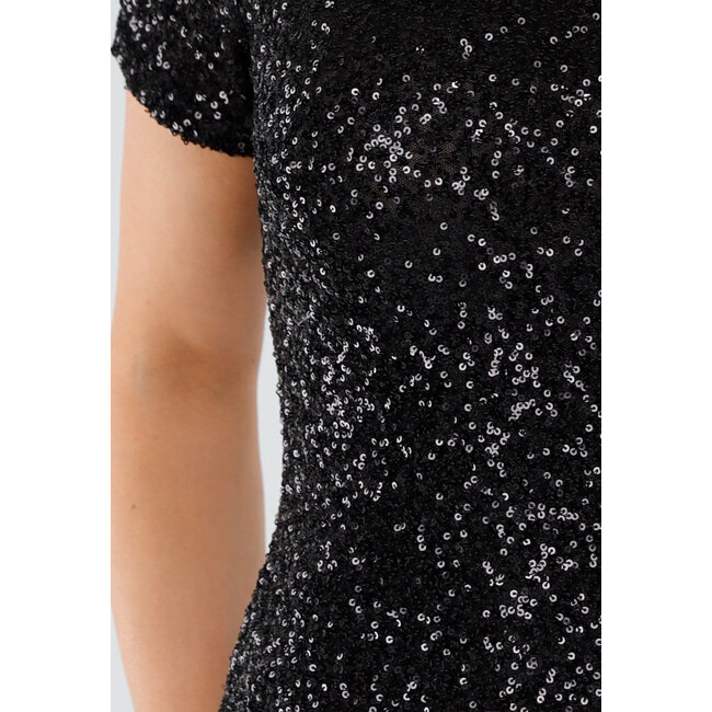 Schwarzes Paillettenkleid mit kurzen Ärmeln