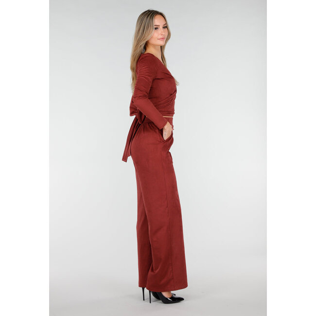 Rote Wildlederhose mit Stretch-Bund