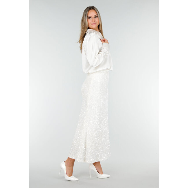 Weißer Midirock mit Allover-Pailletten und dezent ausgestelltem Saum