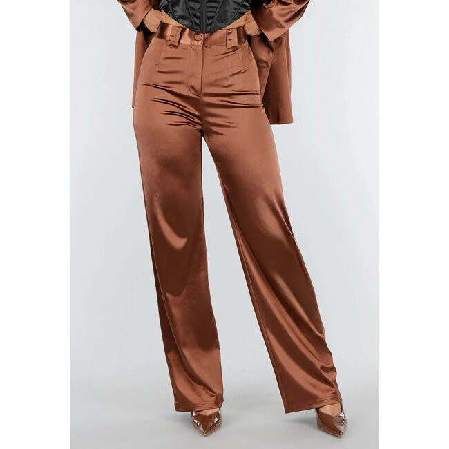 Braune Satinhose mit hoher Taille