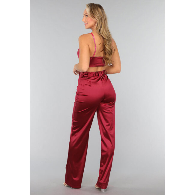 Burgundy Hose aus Stretch-Satin im Modell