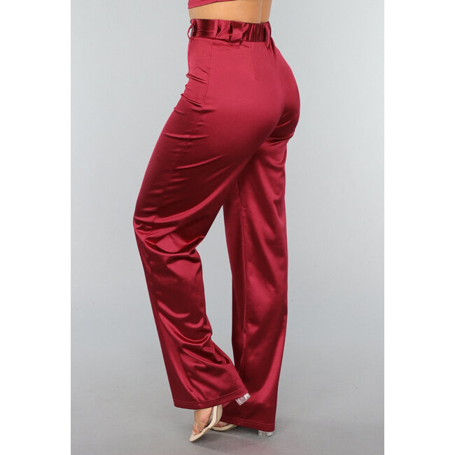 Burgundy Hose aus Stretch-Satin im Modell