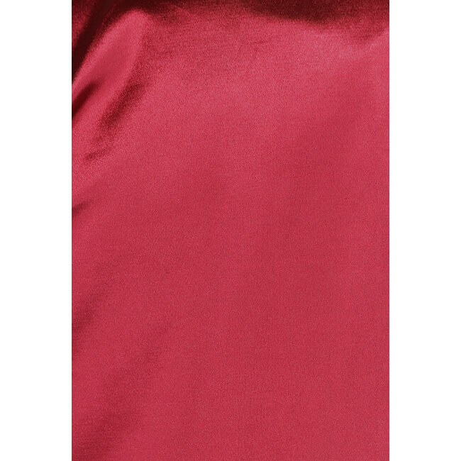 Burgundy Hose aus Stretch-Satin im Modell