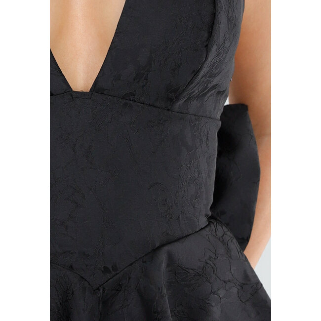 Schwarzes Jacquard-Trägerkleid mit offenem Rücken und großer Schleife