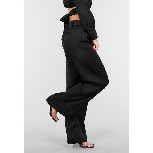 Schwarze Hose im Satin-Look mit weitem Bein und hoher Taille