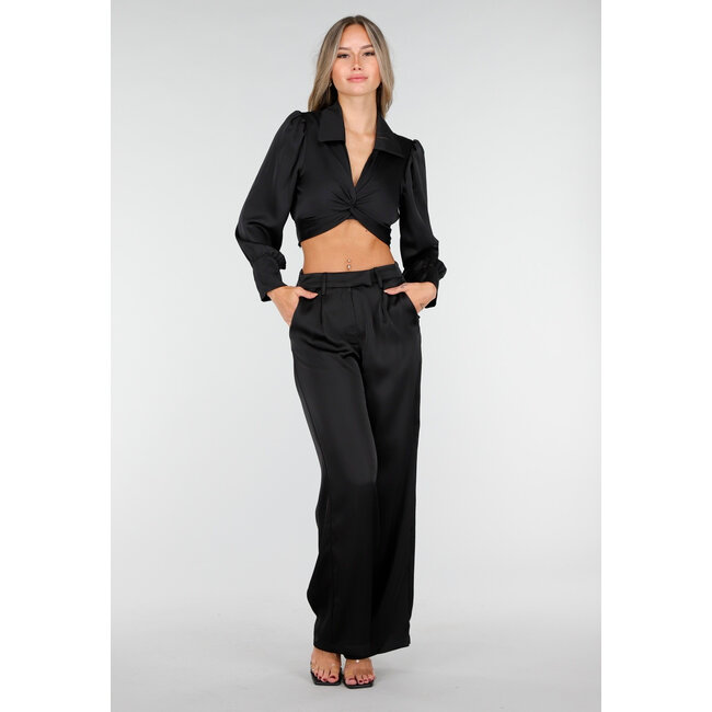 Schwarze Hose im Satin-Look mit weitem Bein und hoher Taille