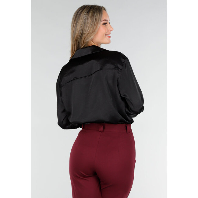 Schwarze Bluse in Satinoptik mit langen Ärmeln und Knopfleiste