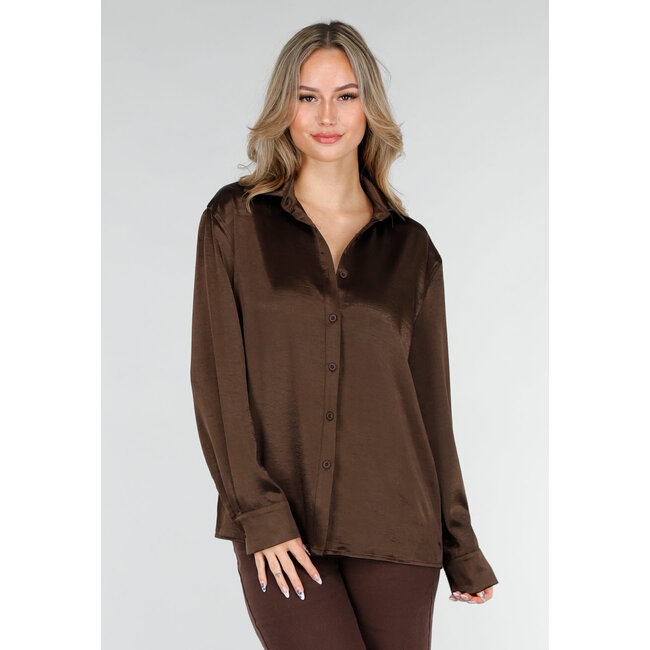 Braune Satinbluse mit langen Ärmeln und Knopfleiste